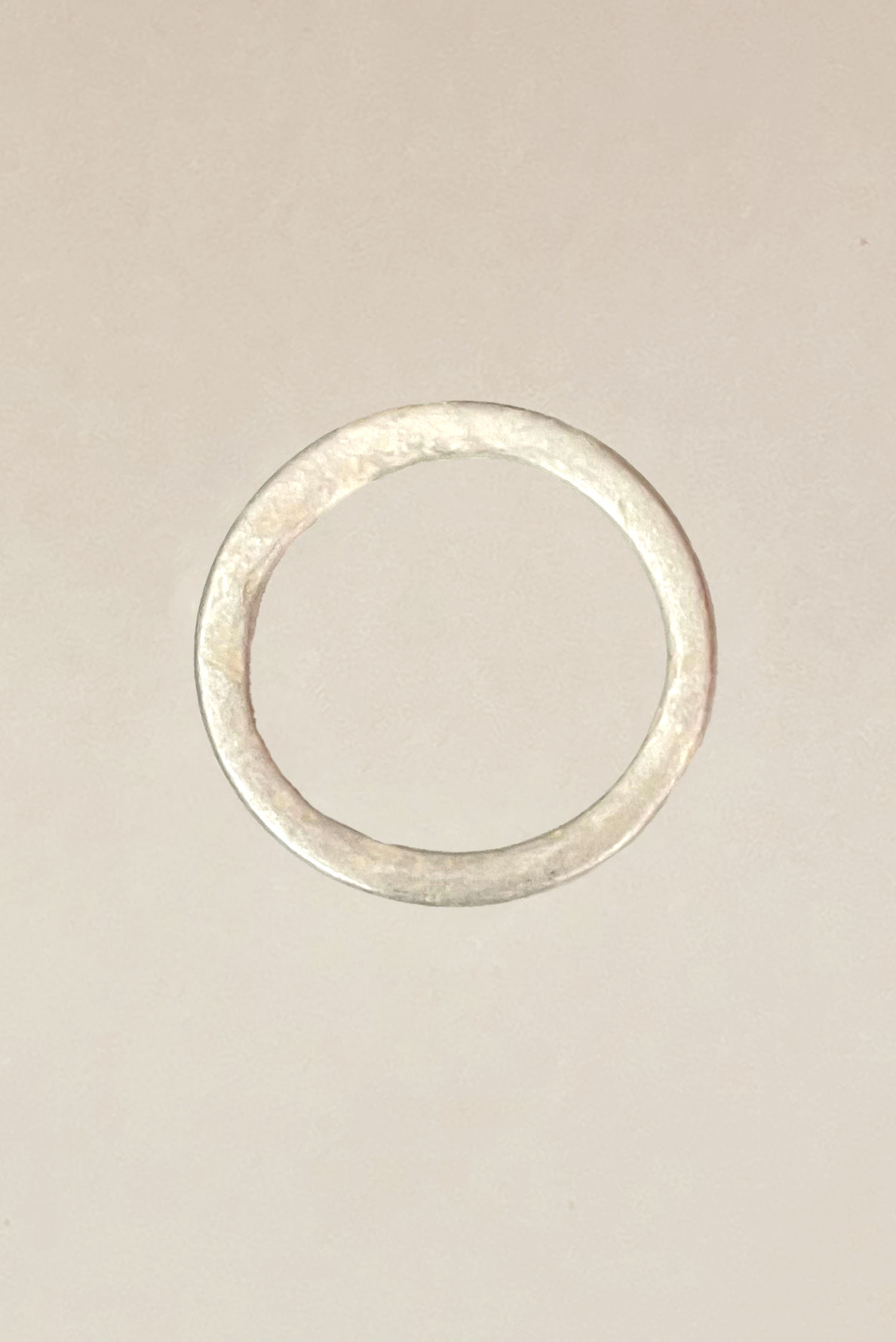 RING IN OPAQUE SILVER